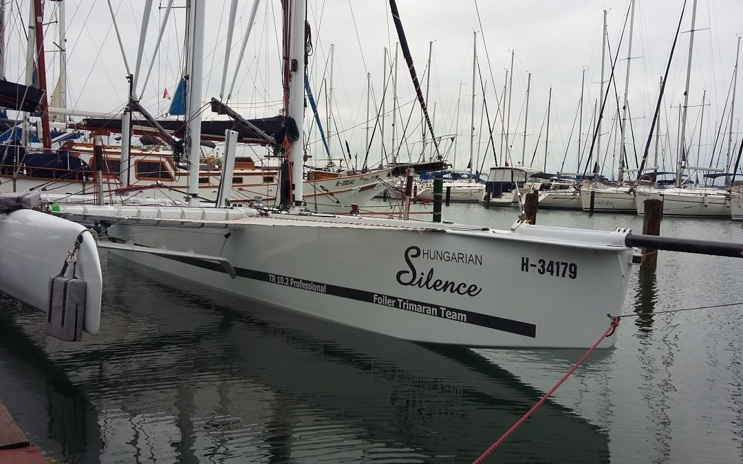 Új trimaránnal a Kékszalagra
