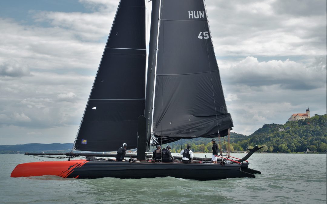„F1”-es technika a Balatonon – mit tudnak az AC45-ösök?