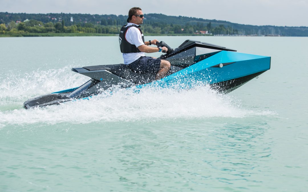 Elektromos jetski a Balatonra